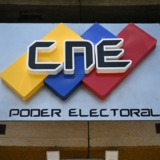 The logo of Venezuela's National Electoral Council (CNE) is seen on the facade of its headquarters in Caracas on March 5, 2024. - Presidential elections in Venezuela will be held on July 28, in the second half of the year, as agreed between the government and the opposition at a negotiating table, the electoral authority informed on Tuesday. (Photo by Federico Parra / AFP)