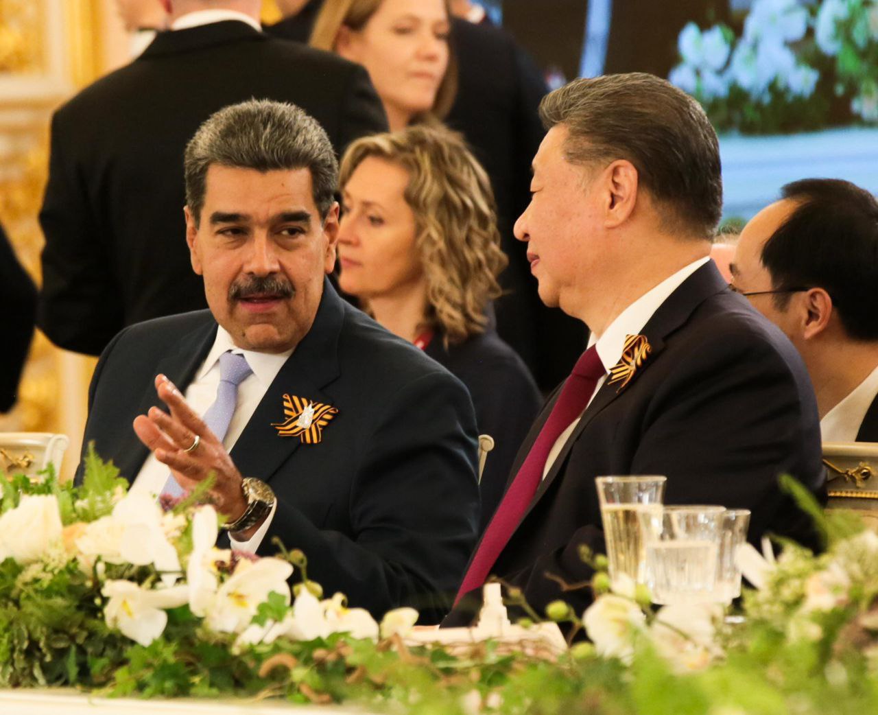 Presidente Nicolás Maduro conversa con su homólogo Xi Jinping en Rusia