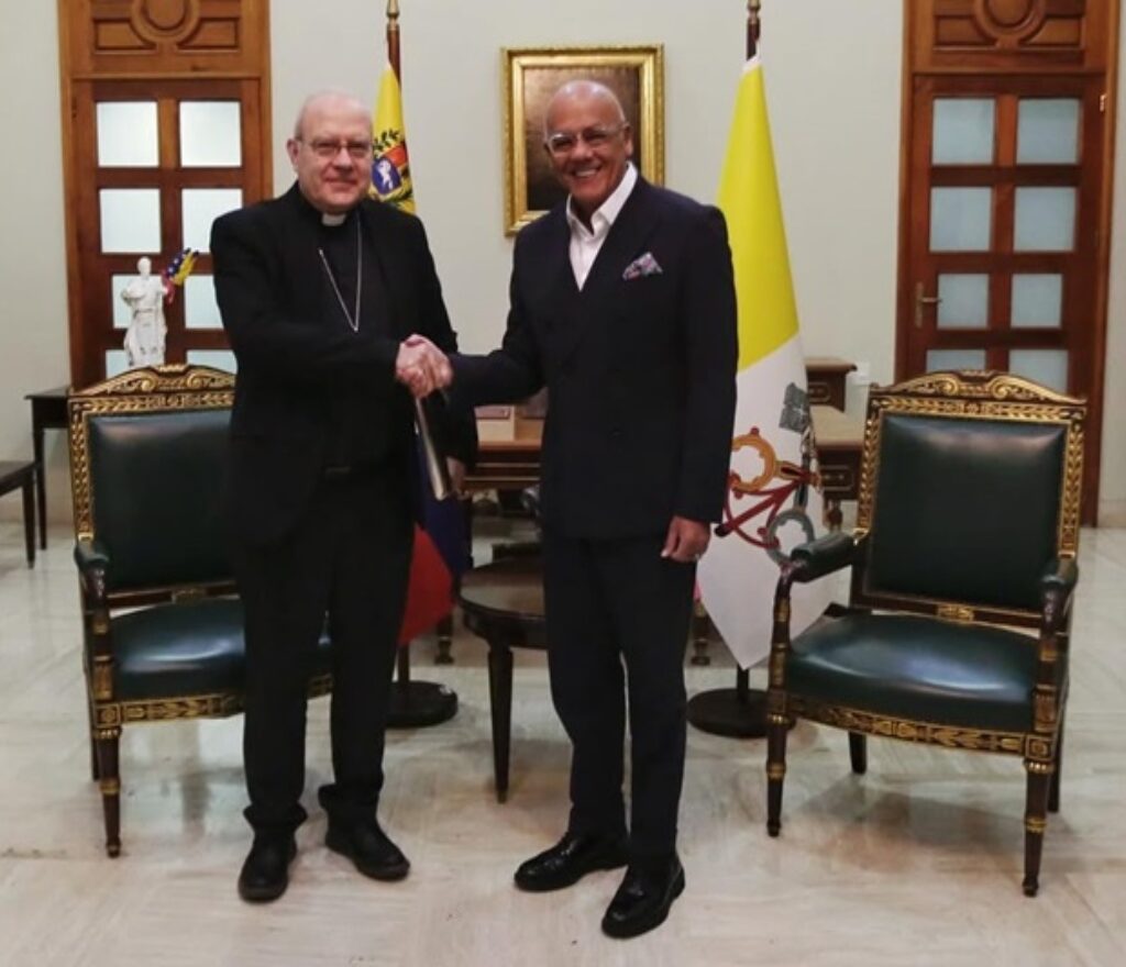 Nuncio recibe carta presidencial dirigida al Papa para liberar a niños secuestrados en EEUU