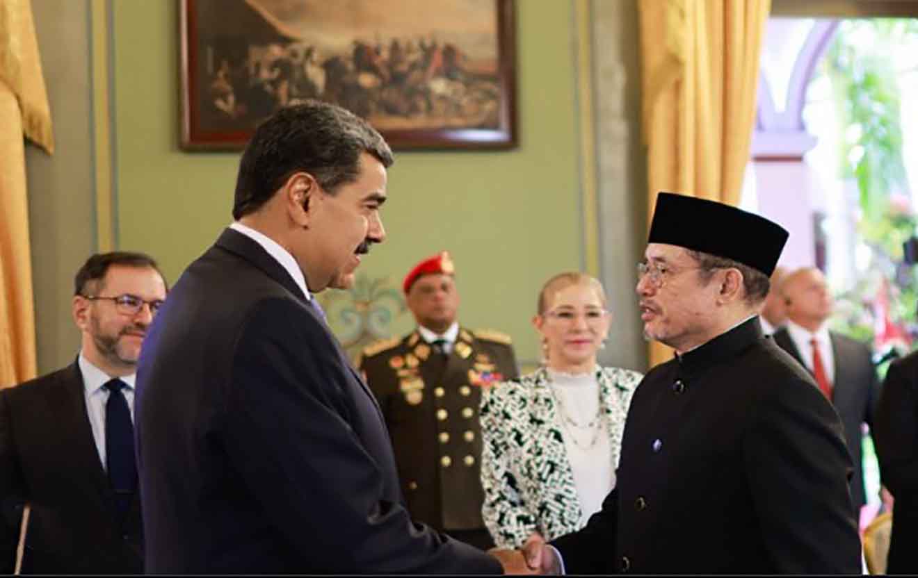 Presidente Maduro y embajador de Indonesia Fikry Cassidy