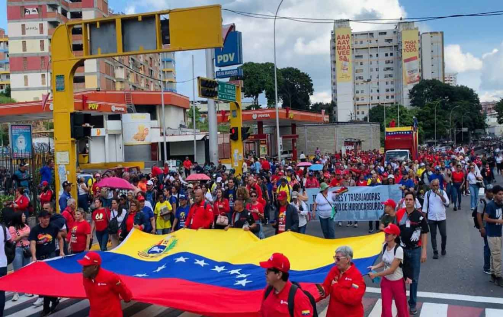 Pueblo venezolano se moviliza en Petare en defensa de la Patria