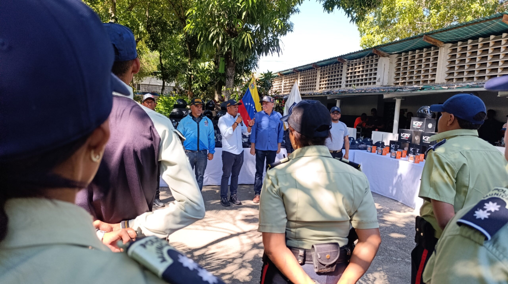 Dotacion de la policia 1