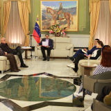 photo_4945115612954954530_y