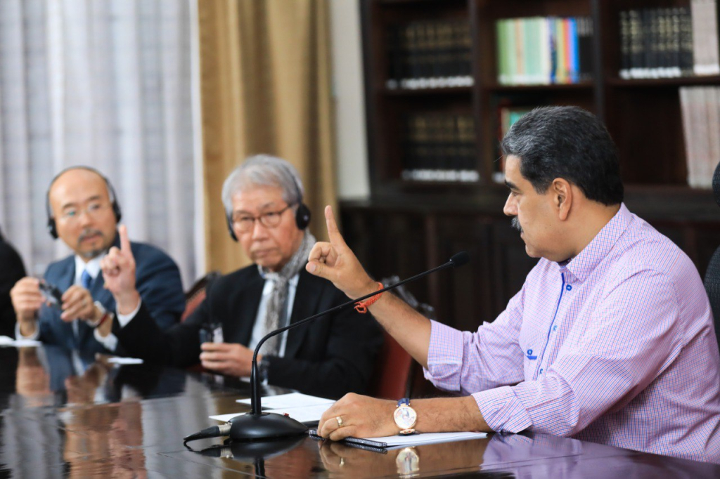 photo_4985692402383260571_y