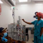 Garantizan hemodiálisis pese a ataque a almacén en La Guaira