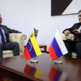 canciller-yvan-gil-y-el-embajador-de-rusia-sergey-melik-bagdasarov-cortesia-55131