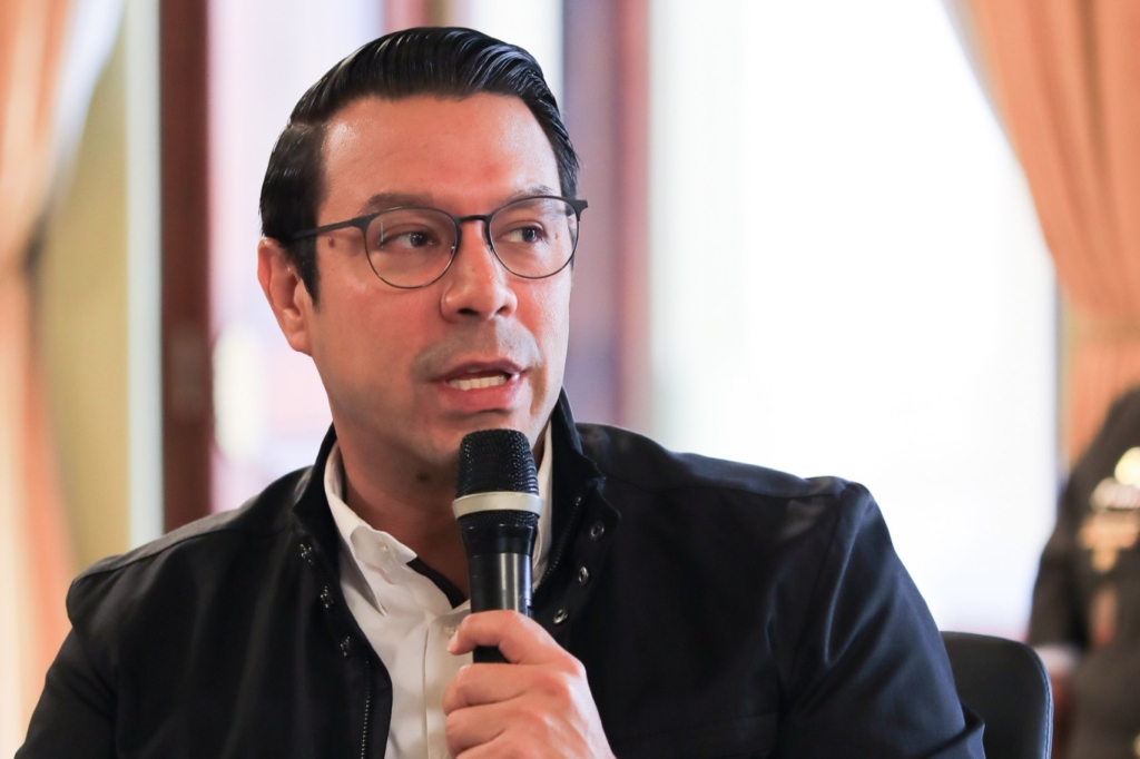 photo_5149887425856342940_w