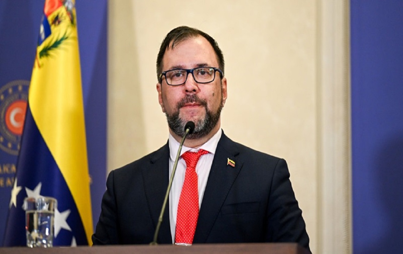 Canciller-Yvan-Gil