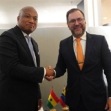 Yvan-Gil-y-Samuel-Okudzeto-Ablakwa-Ministro-de-Asuntos-Exteriores-de-Ghana-4-750x375