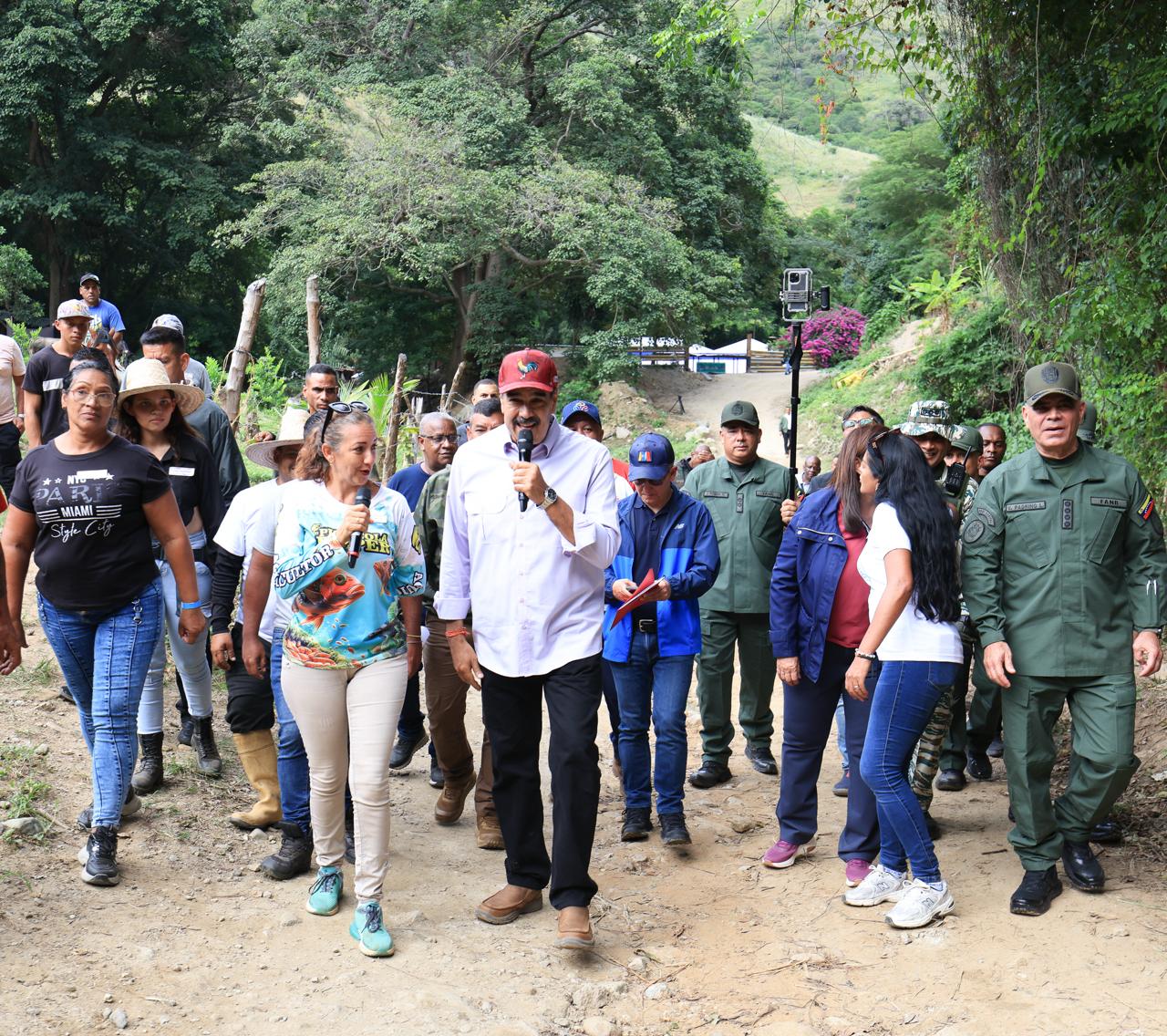 photo_5179575751634783065_y