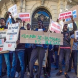 España aprueba regularización masiva de inmigrantes