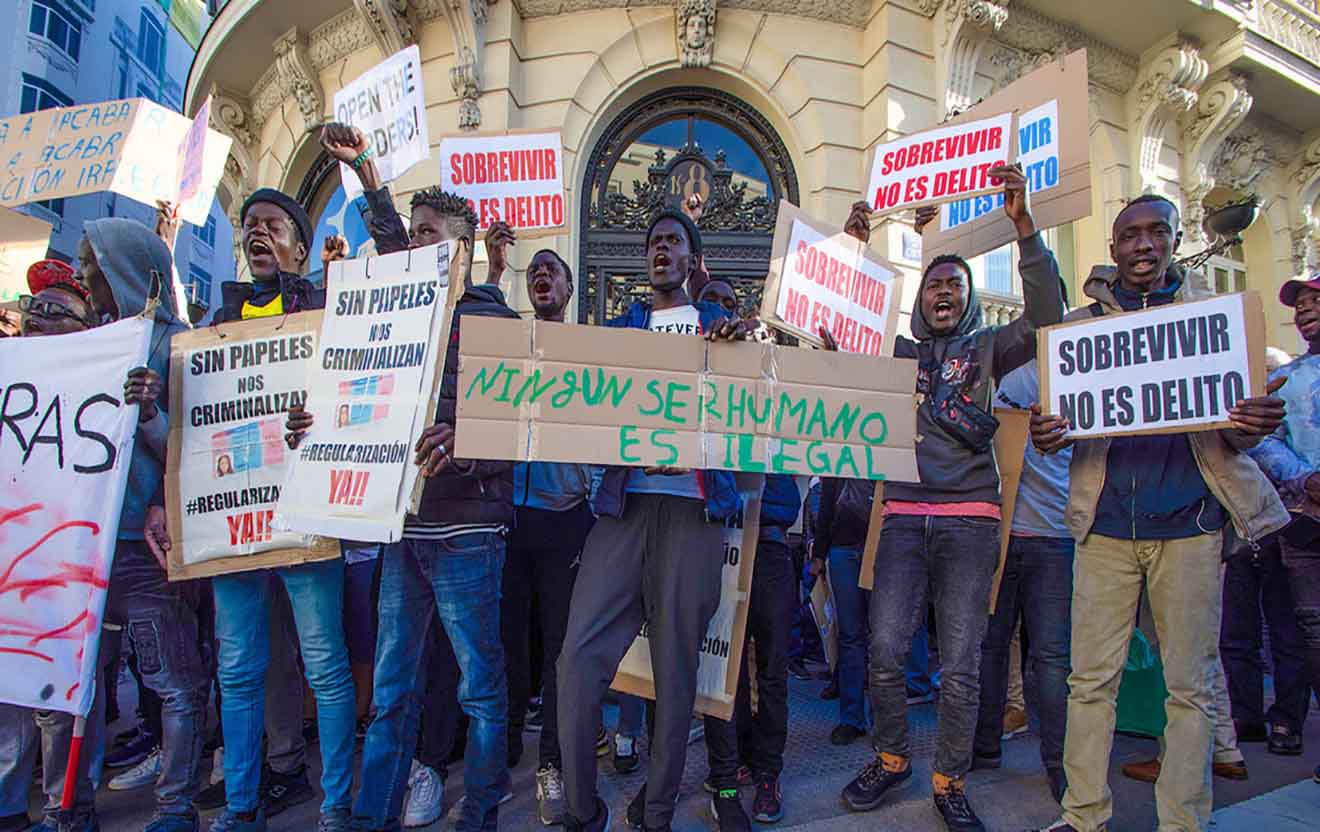 España aprueba regularización masiva de inmigrantes