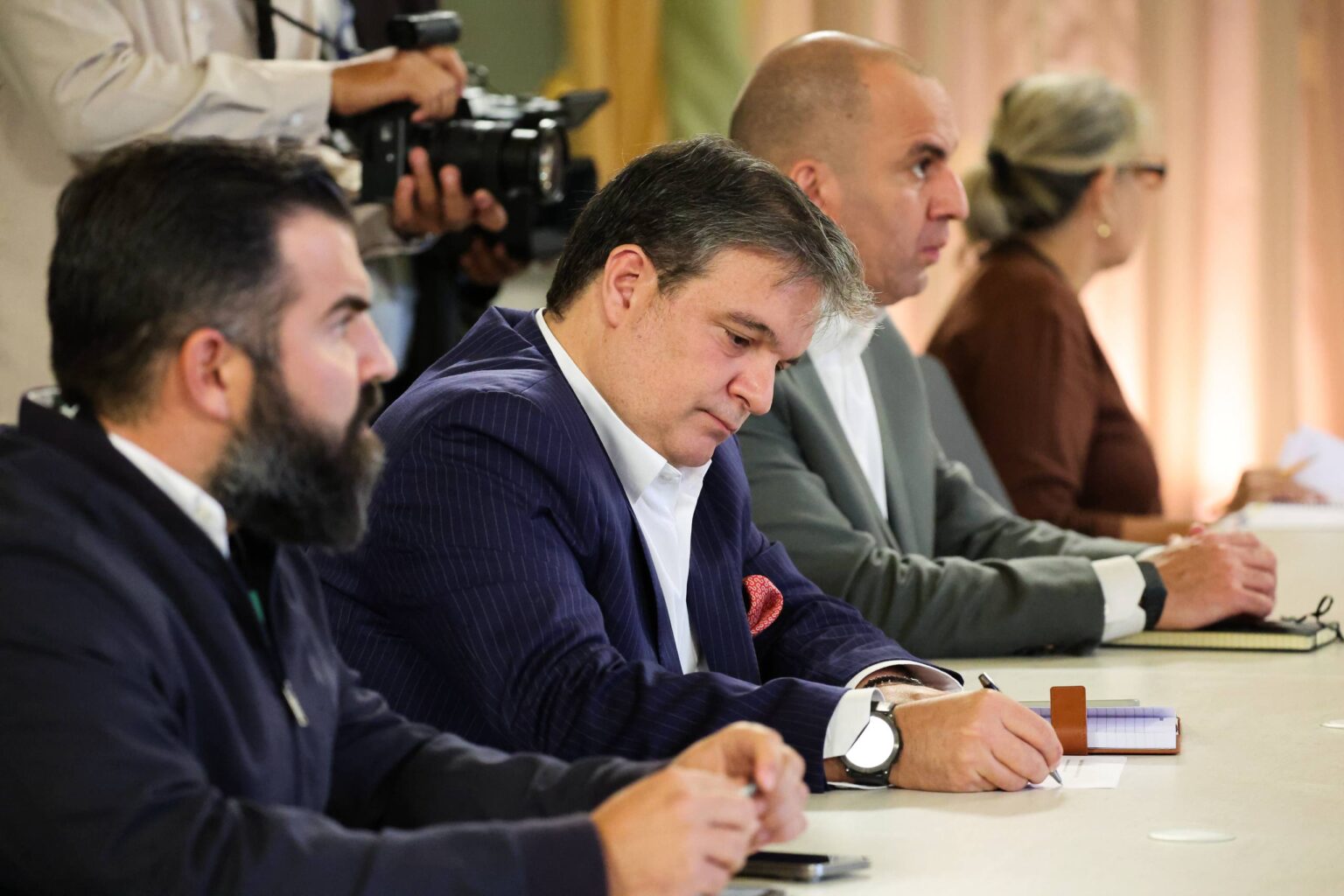 photo_5161410221816089576_w-1536x1024