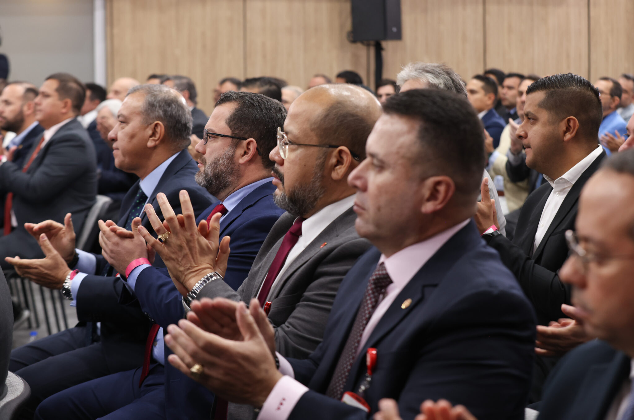 Ejecutivo Nacional exhorta a empresarios a defender la industria de hidrocarburos desde la legalidad nacional e internacional