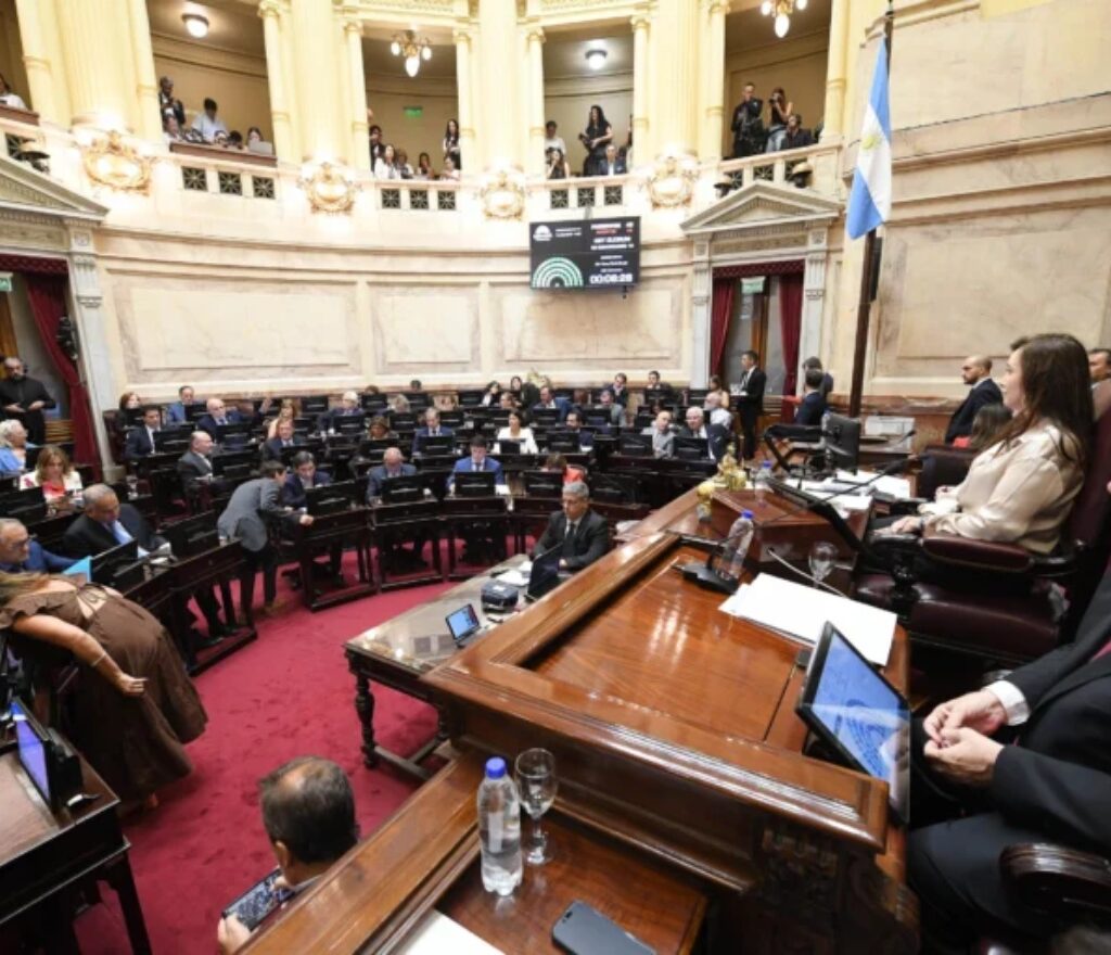 Senado argentino debate polémica ley de glaciares