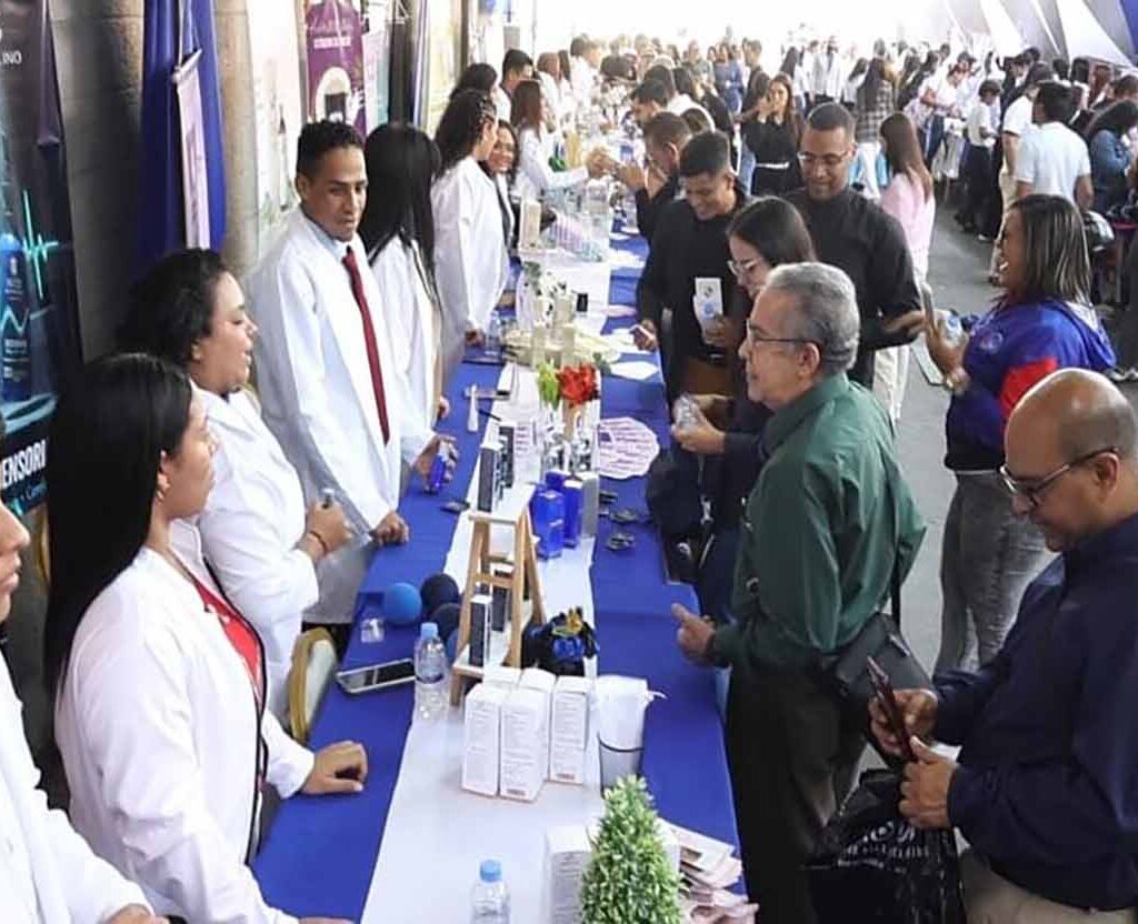 Estudiantes de Farmacia de la UNEFA impulsan la innovación farmacéutica en la Expo-Fórmula Estudiantil 2026