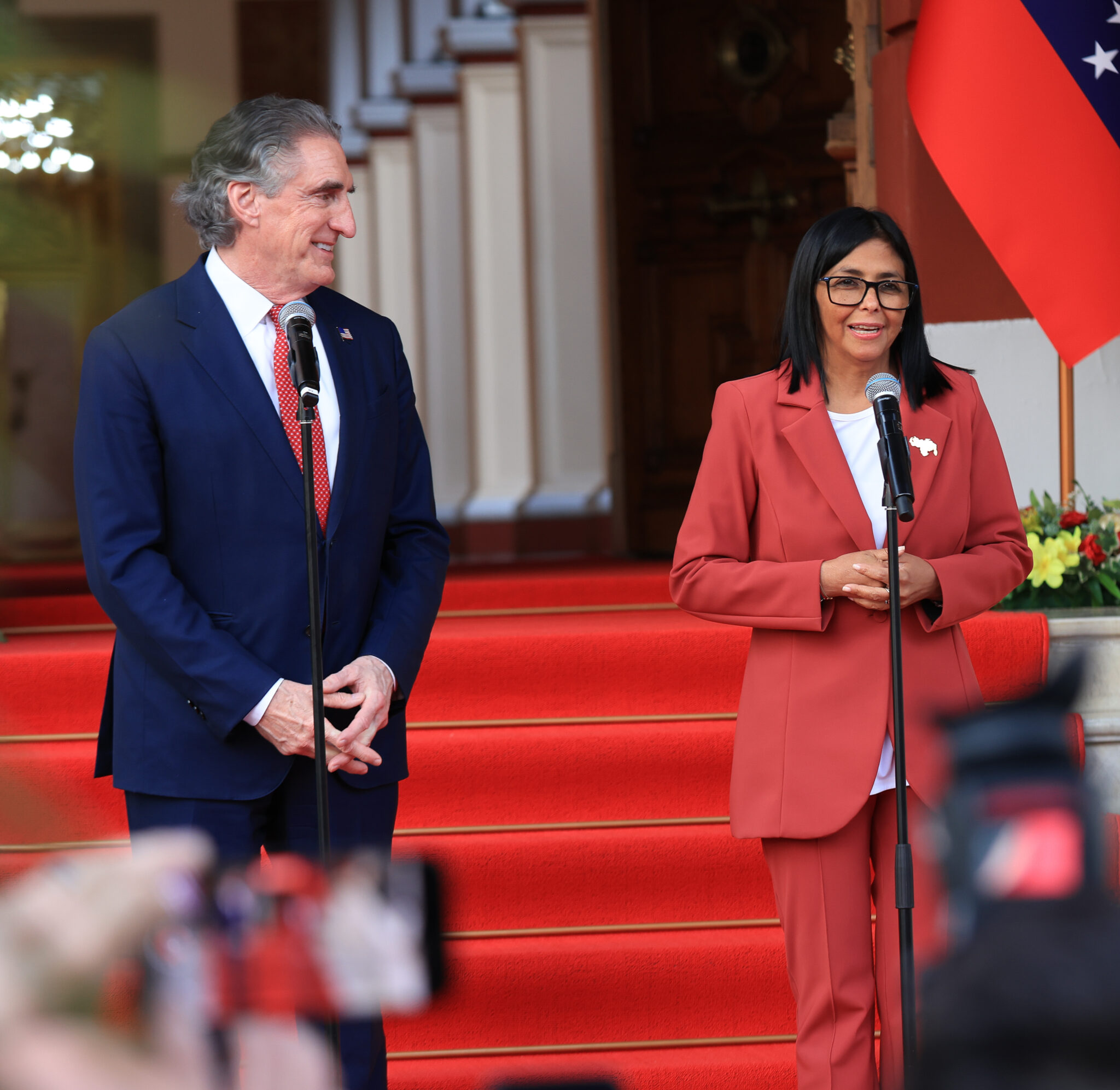 Presidenta (E ) Delcy Rodríguez califica de «20 sobre 20» jornada de trabajo con delegación estadounidense